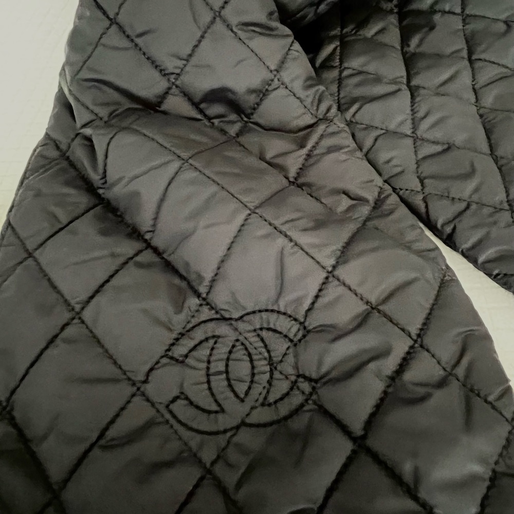 RARE Vintage CHANEL Quilted Nylon Puffer Scarf - 2000 Karl Lagerfeld Era